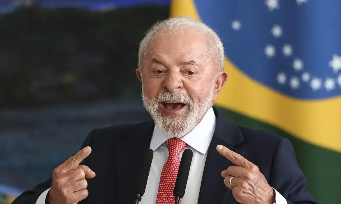 Lula critica revogação de visto da embaixadora brasileira