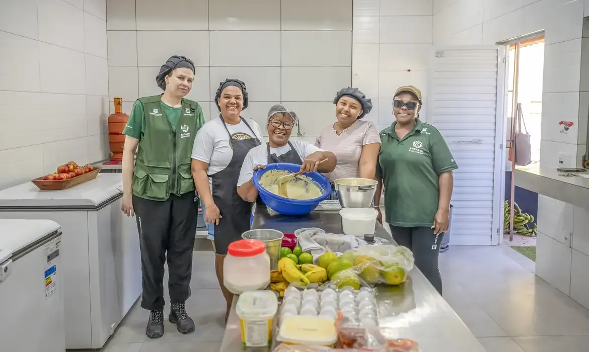 Ubarana vira fonte de renda para mulheres no Rio