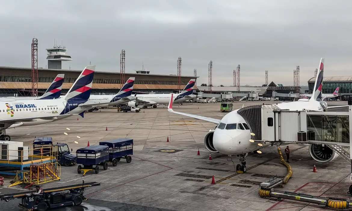 Anvisa atualiza regras sanitárias para aviões e aeroportos