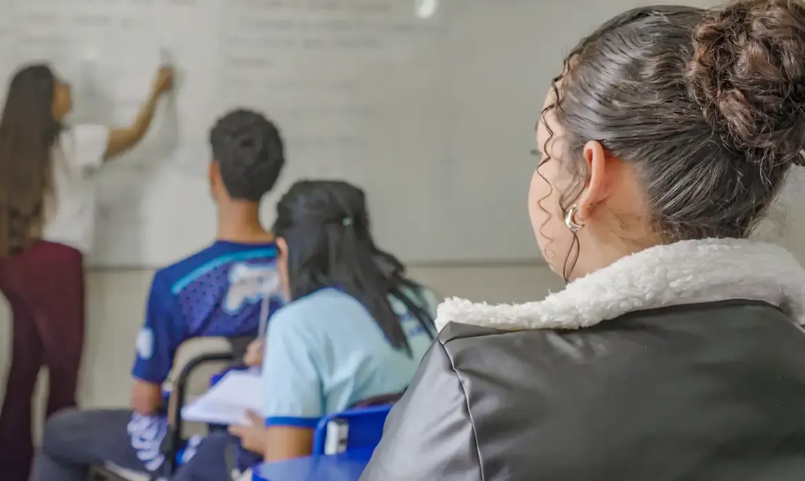 Gravidez reduz oportunidades e autonomia de meninas, aponta pesquisa