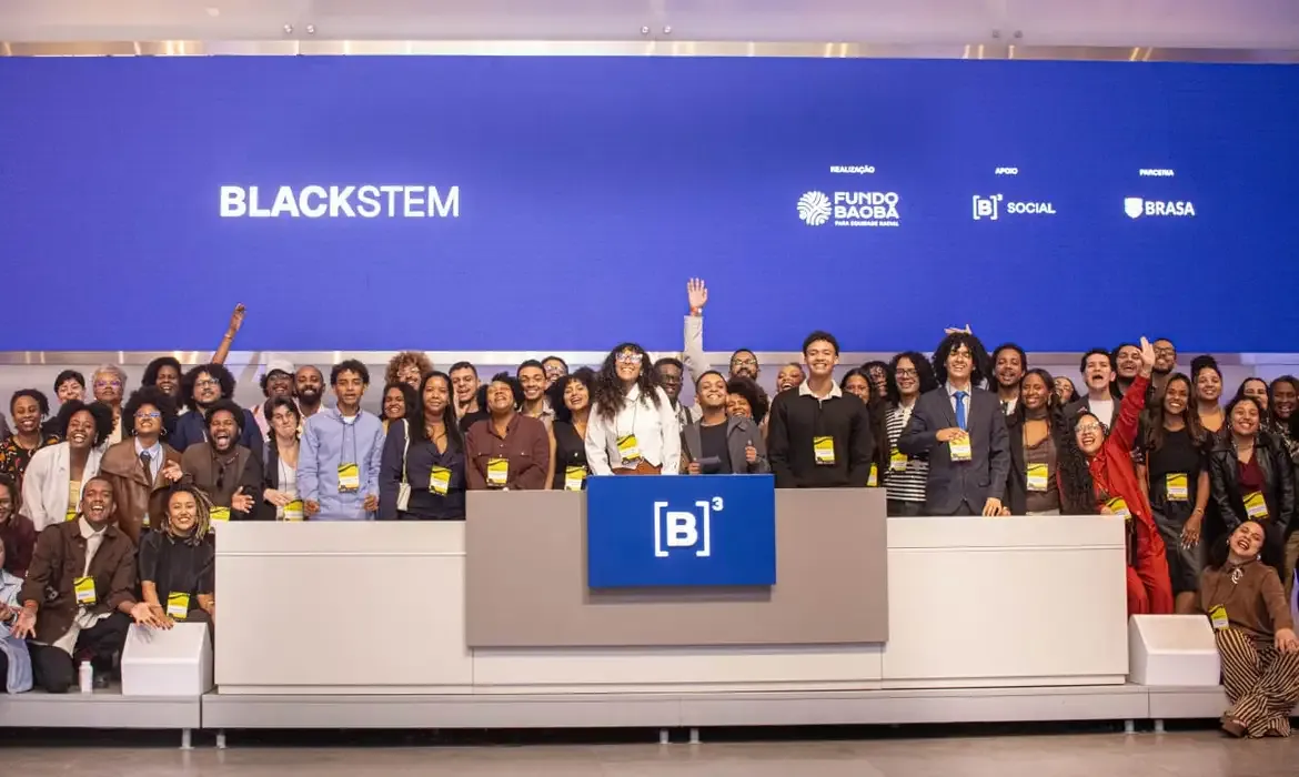Bolsa de R$ 42 mil leva jovens negros ao exterior