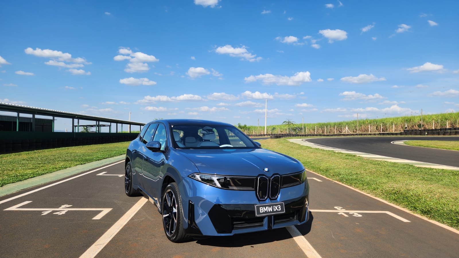 BMW iX3 transforma tecnologia em uma nova experiência ao dirigir   Sérgio Dias (1)