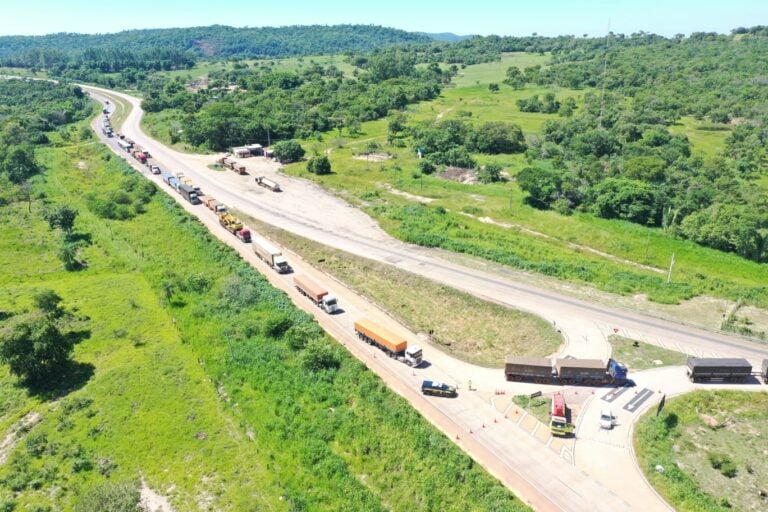 BR-364 terá bloqueio de até duas horas neste sábado para retirada de carreta na Serra de São Vicente