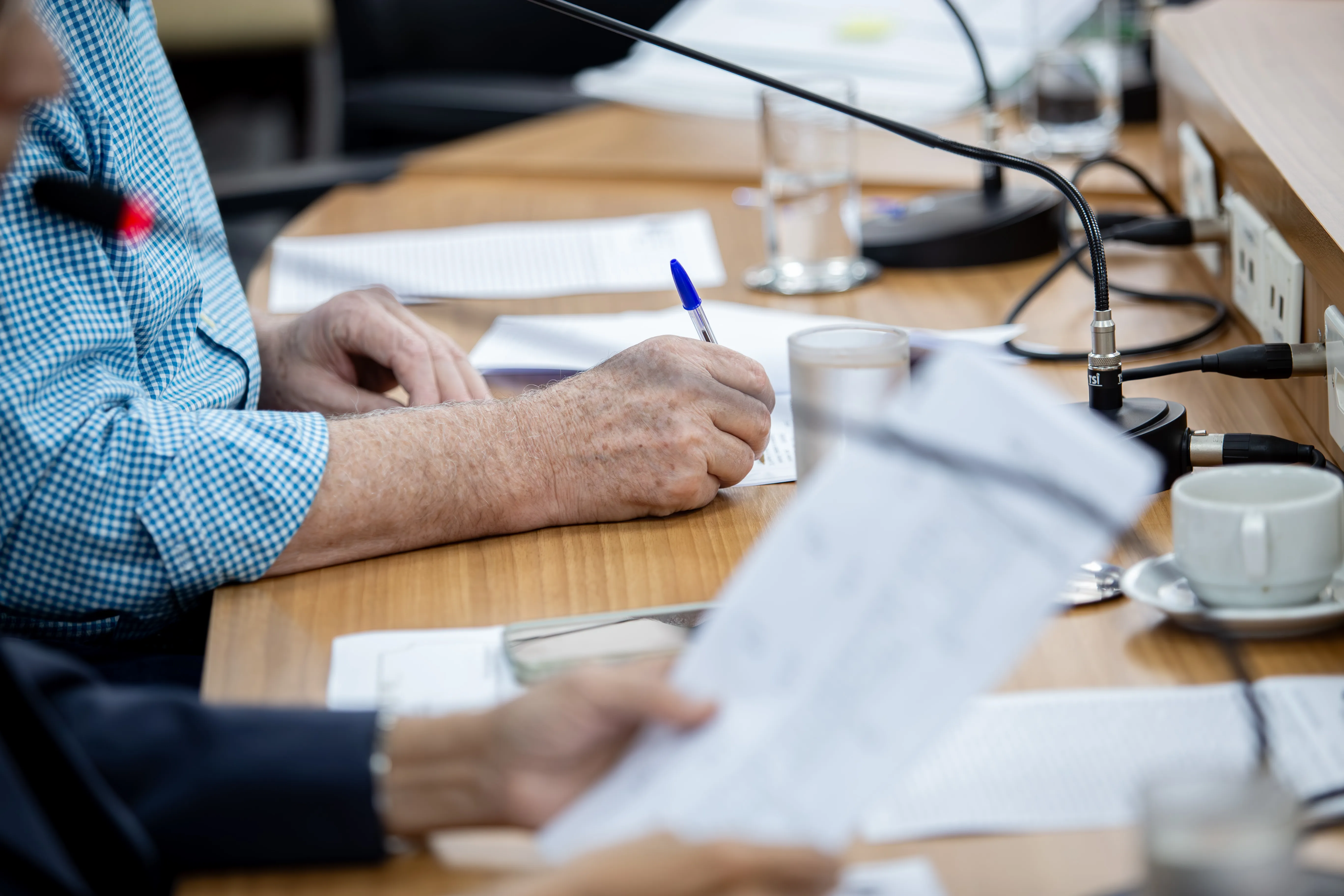 CPI da Saúde ouve investigada e remarca depoimento