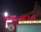 Corpo de Bombeiros combate incêndio em vegetação após fogo se espalhar de terreno baldio em Confresa