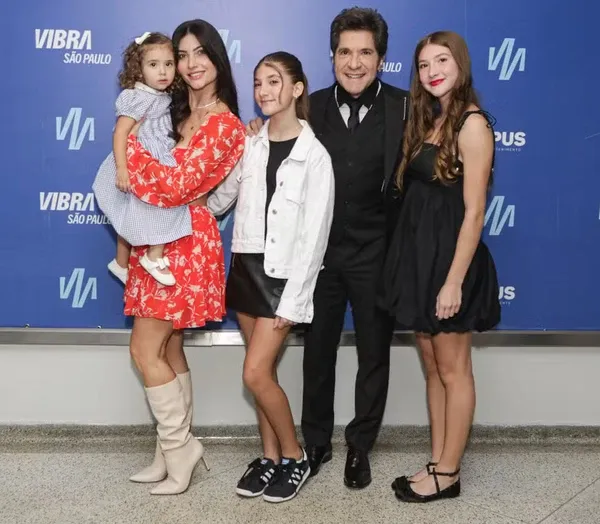 Daniel celebra paternidade com filhas e Jéssica