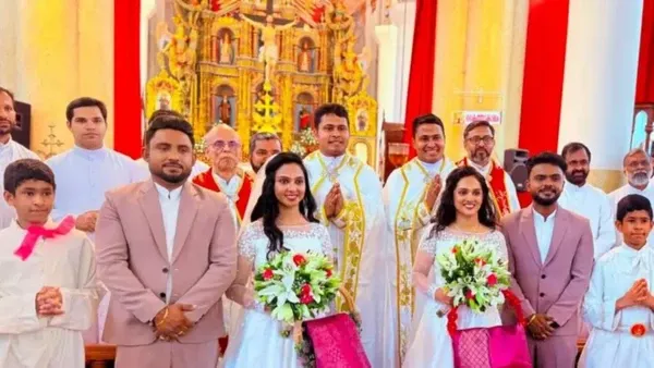 Gêmeos protagonizam casamento raro na Índia