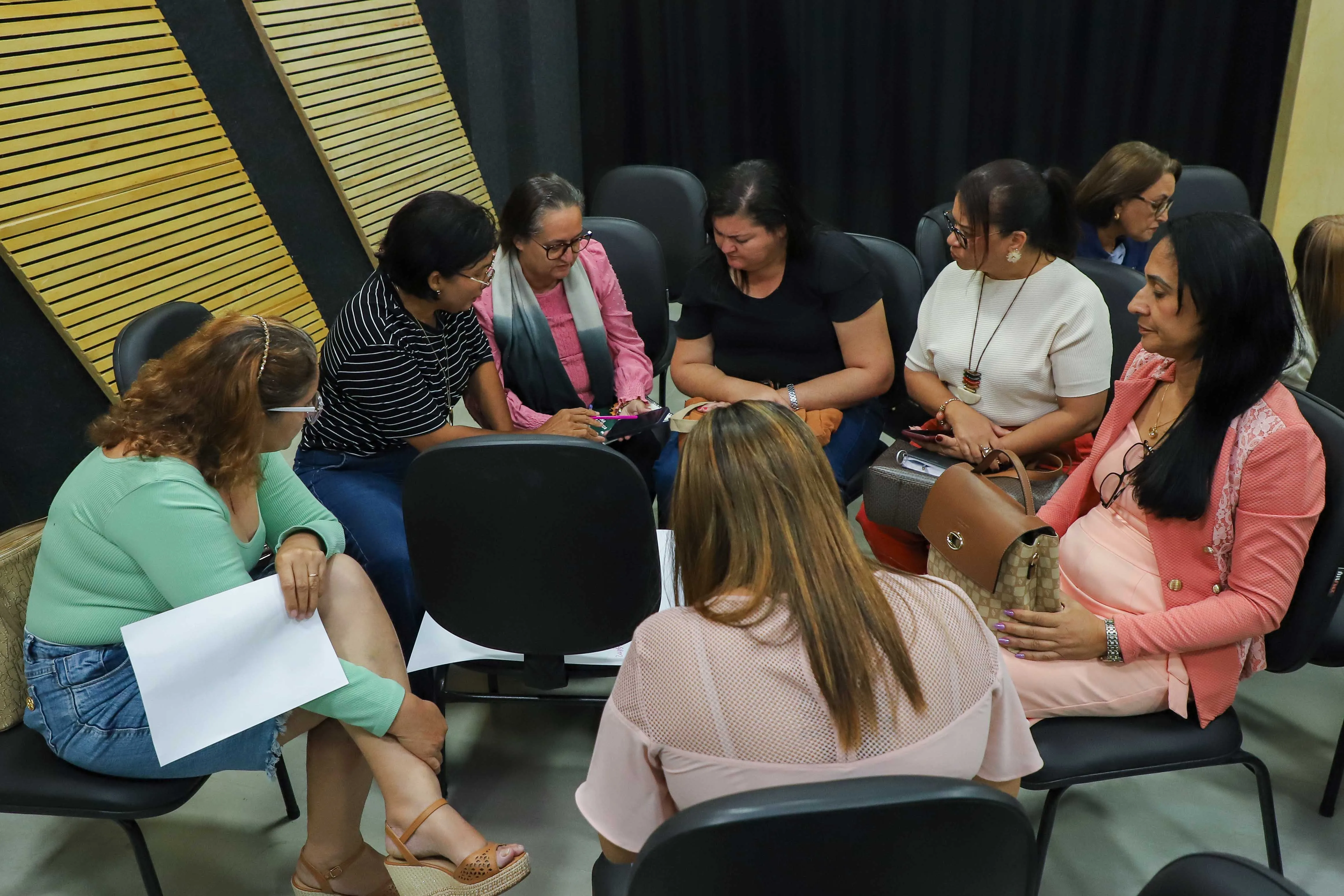 Programa Alfabetiza reúne gestores escolares em formação para fortalecer a aprendizagem em Várzea Grande