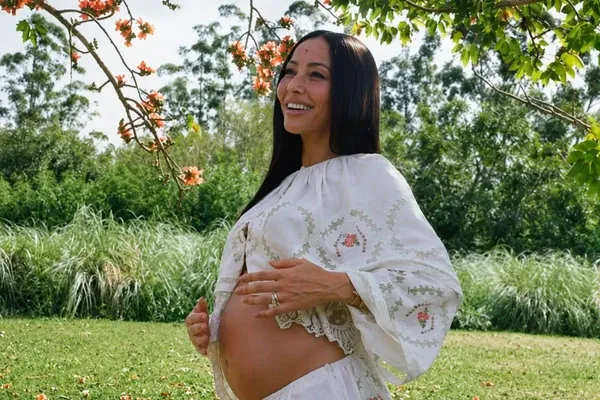 Sabrina Sato mostra barriguinha de gravidez em piquenique