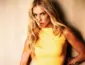 Deborah Secco é processada por vizinho de 96 anos