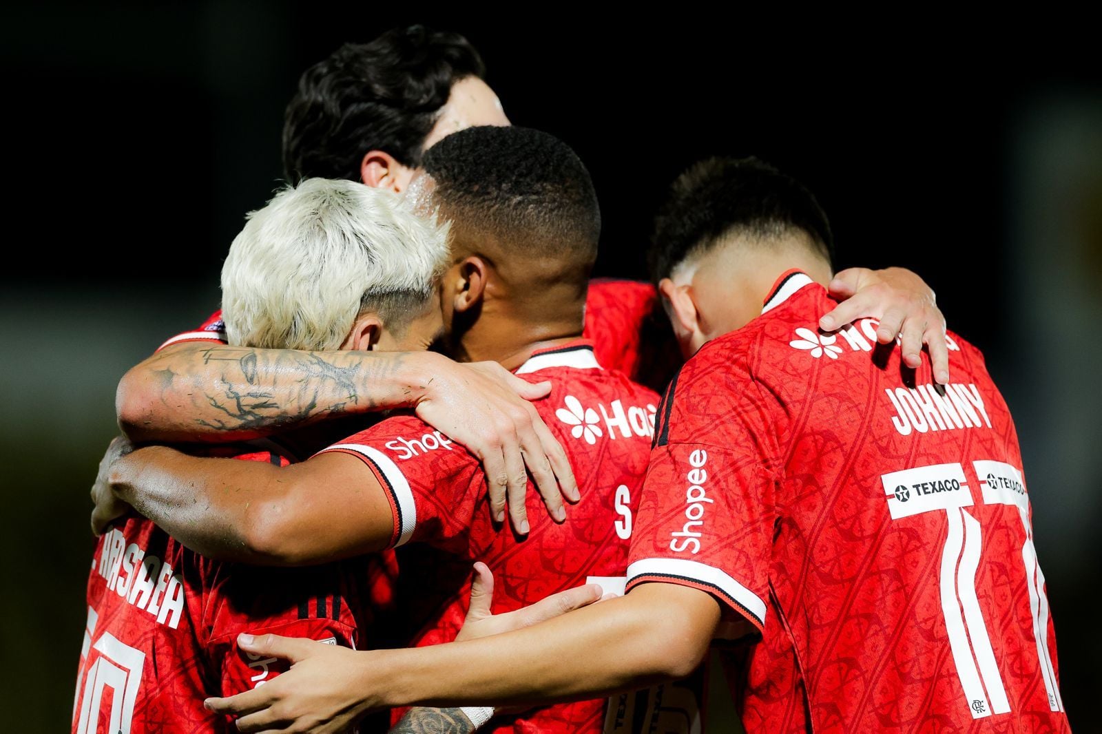 FLAMENGO ATROPELA O MIRASSOL, VENCE POR 5 A 1 E COLA NA LIDERANÇA DO BRASILEIRÃO