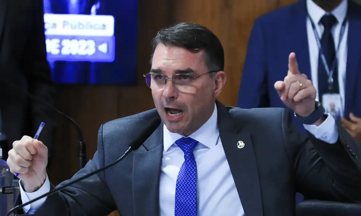Missão pede investigação sobre filiação de Flávio