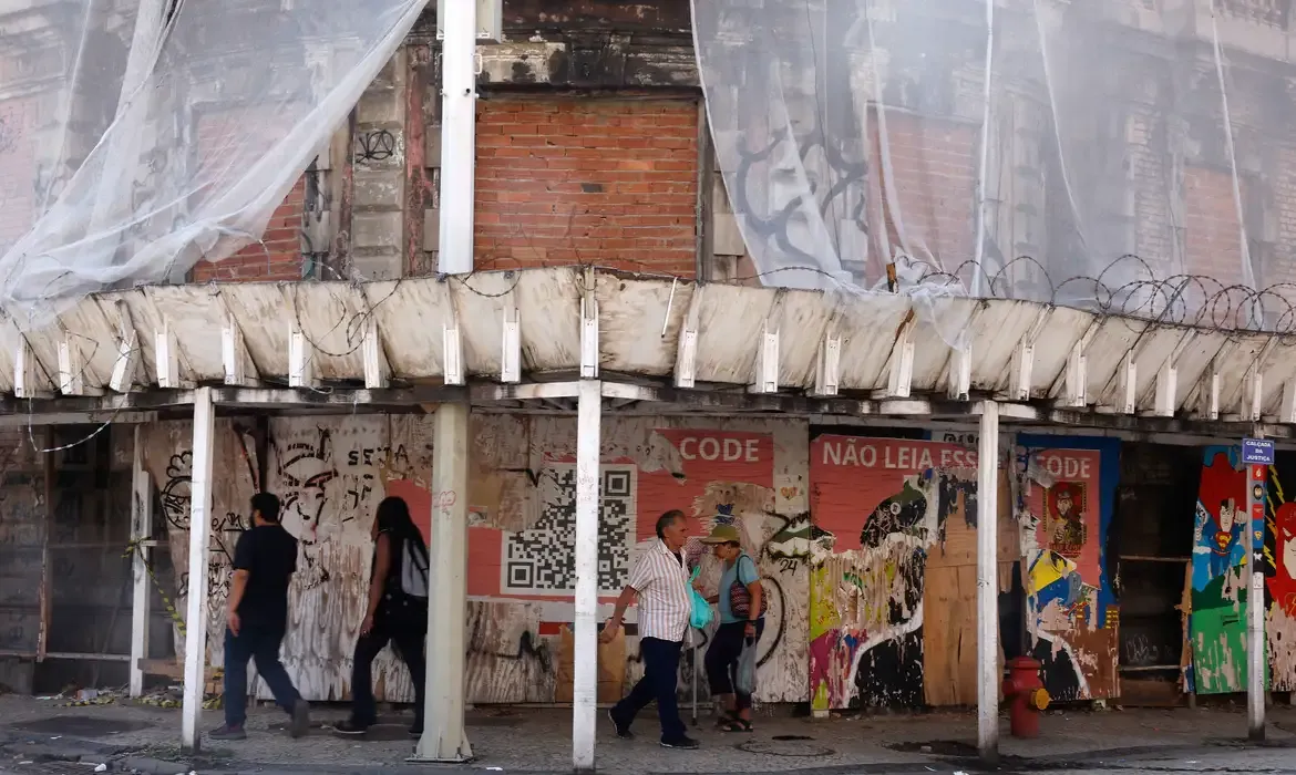 Palacete Imperial enfrenta abandono no centro do Rio
