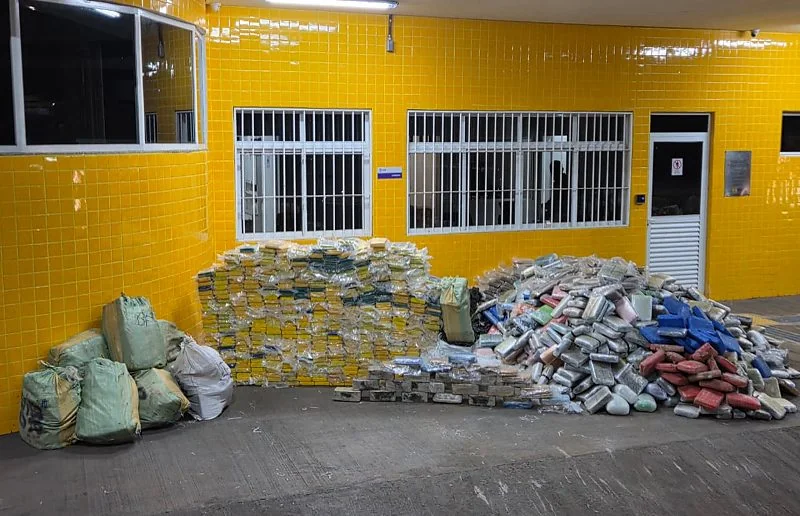 Toneladas de drogas apreendidas pela PRF em pilha