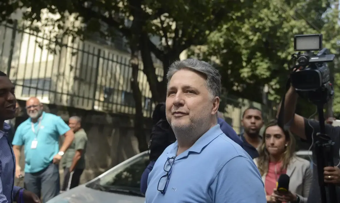 TRE-RJ proíbe Garotinho de participar de debates