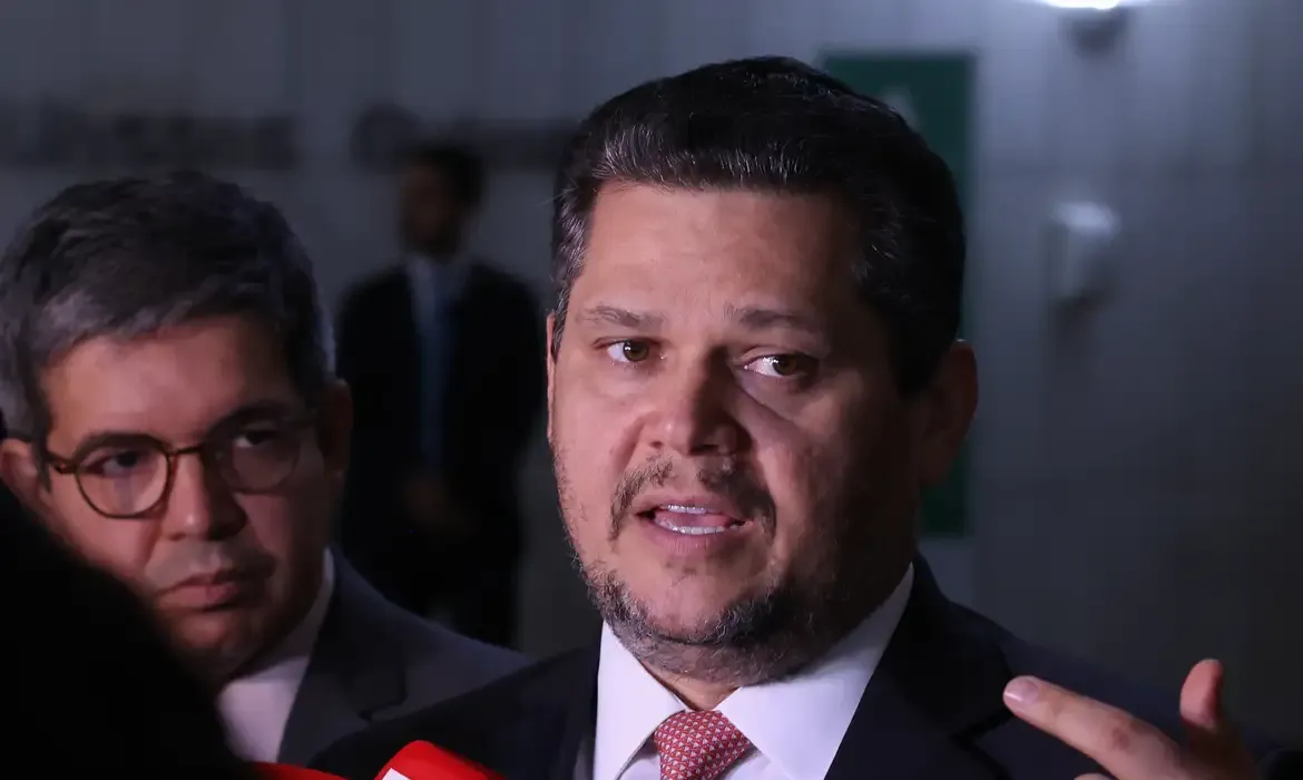 Escala 6×1 avança no Senado e segue para a CCJ