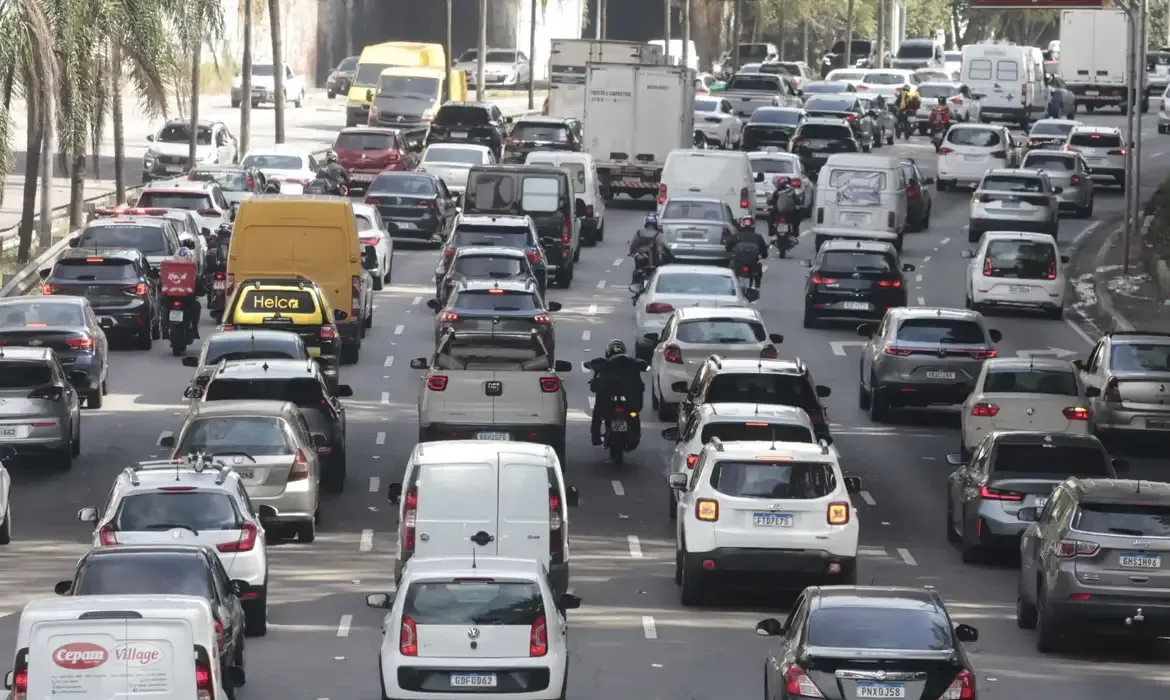 Paralisação provoca congestionamento de 750 km em São Paulo