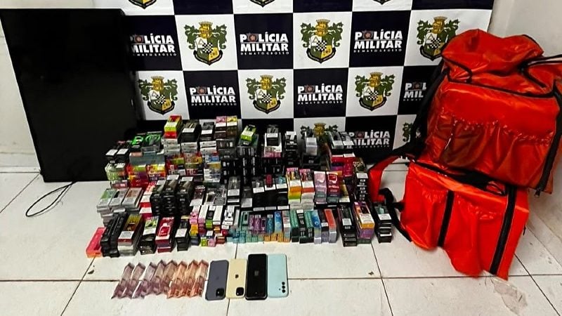 Polícia Militar prende dois homens e apreende quase 700 cigarros eletrônicos contrabandeados em Jaciara