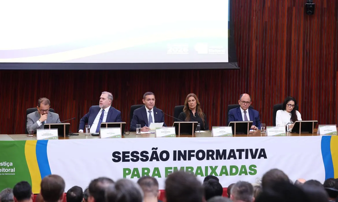 Urna eletrônica é defendida por presidente do TSE