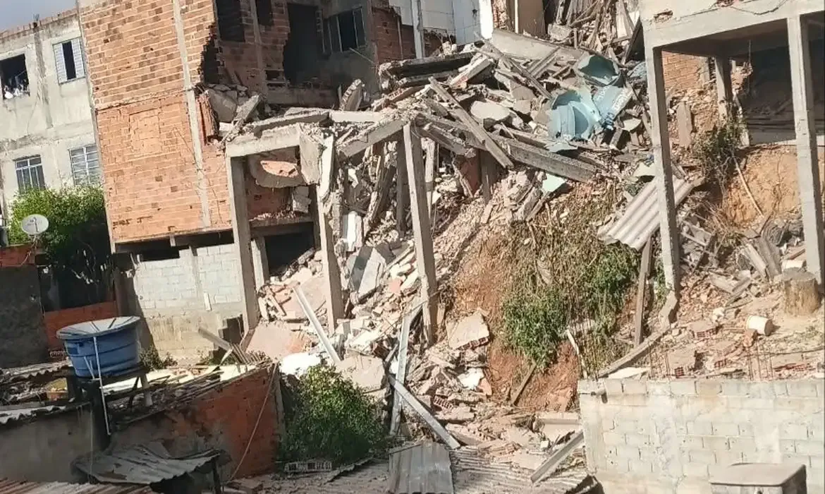 Explosão de botijão interdita 13 casas em São Paulo