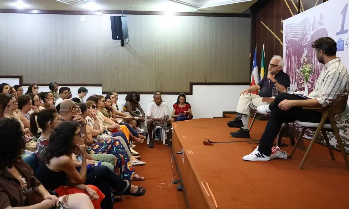Memória é essencial para a literatura, diz Hatoum