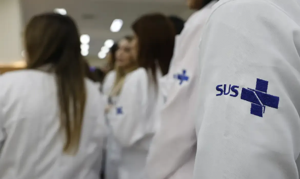 Saúde prorroga atuação de médicos especialistas no SUS