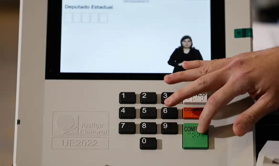 Campanha eleitoral começa nas ruas e na internet