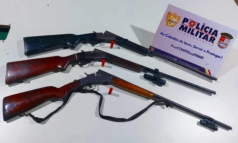 PM apreende três espingardas e cartuchos abandonados à margem da MT-170 após fuga de motorista em Cotriguaçu