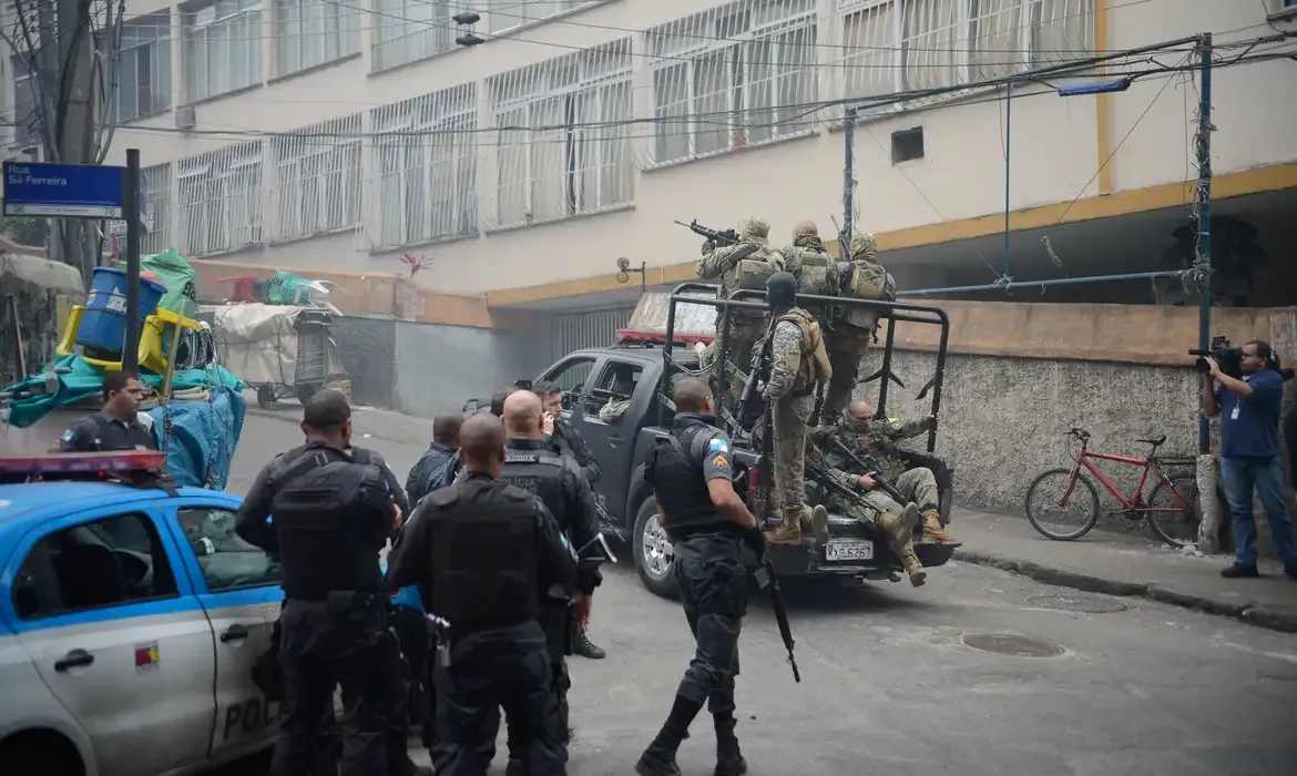 Tiroteios entre facções dobram no Rio em julho