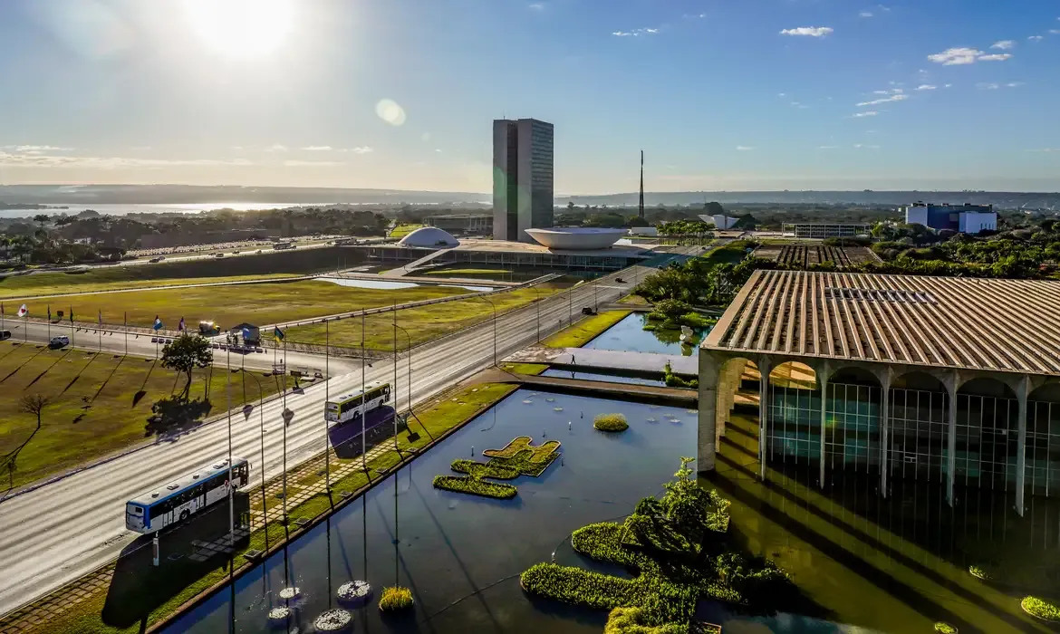 Brasil rebaixa relação com Argentina após novos ataques de Milei