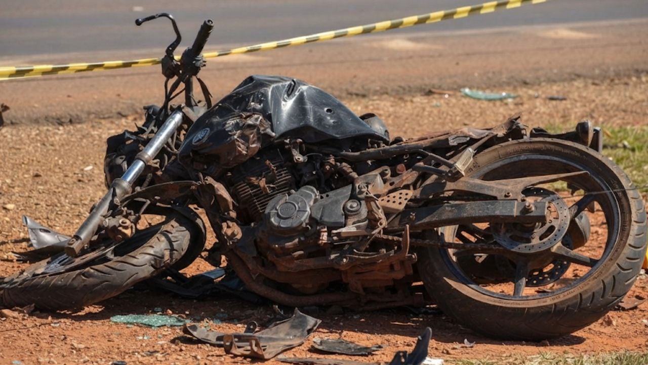 Colisão entre carro e motocicleta na BR-163 deixa um morto e dois feridos em Sorriso