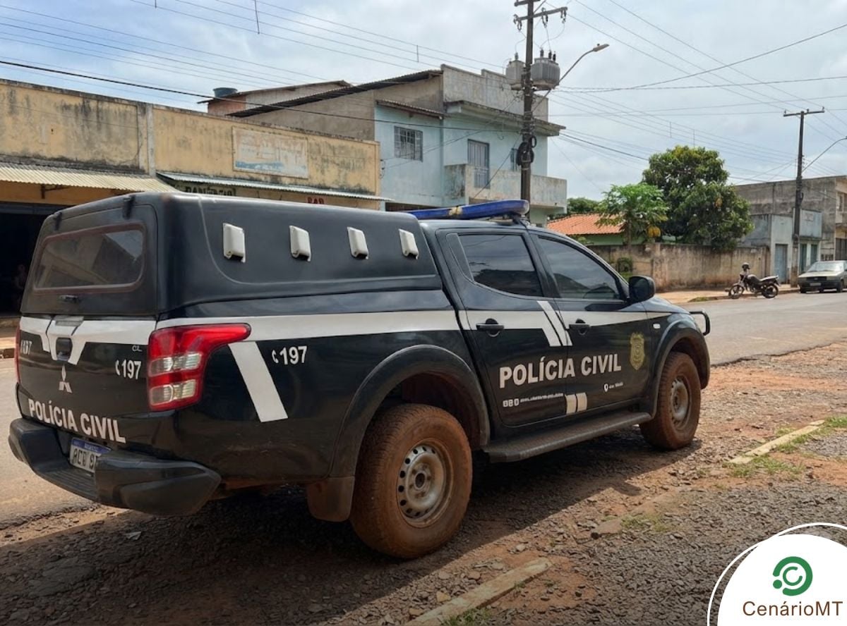 Caminhonete Mitsubishi Triton da Polícia Civil estacionada em confresa