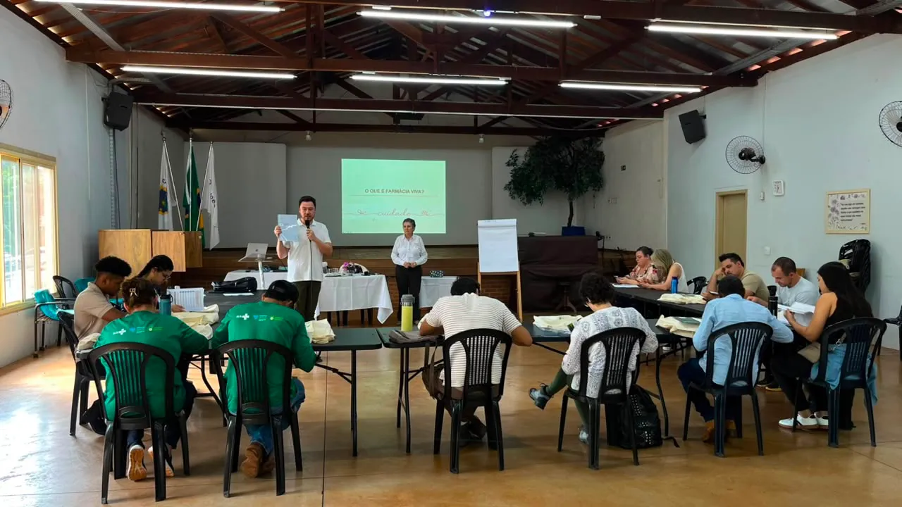Profissionais da Saúde de Primavera do Leste participam de capacitação nacional do programa Farmácia Viva em SP