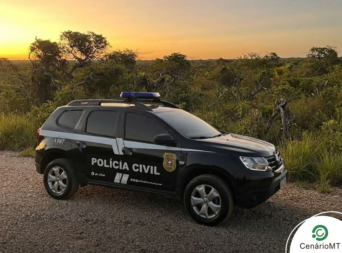 Viatura da polícia civil de MT ao lado de matagal