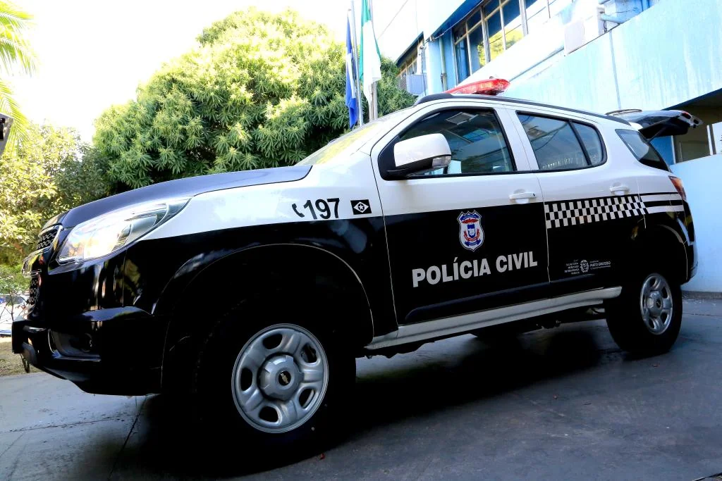 Viatura da polícia civil de Mato Grosso estacionada
