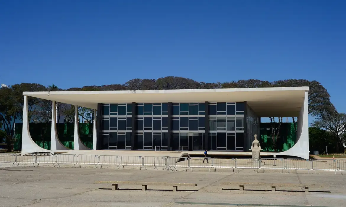 Fachin cobra manifestação da PGR sobre caso Master e INSS