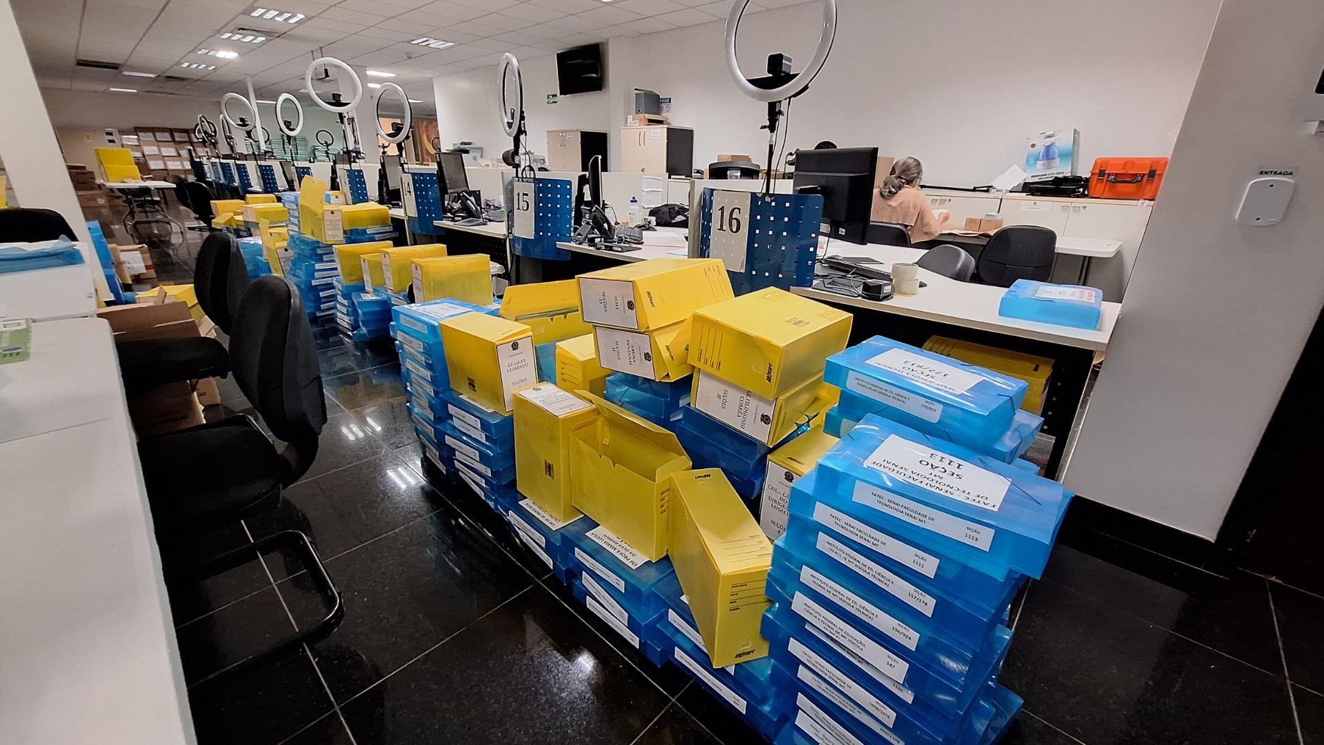 Cartórios preparam kits para mesários no atendimento aos eleitores em Cuiabá