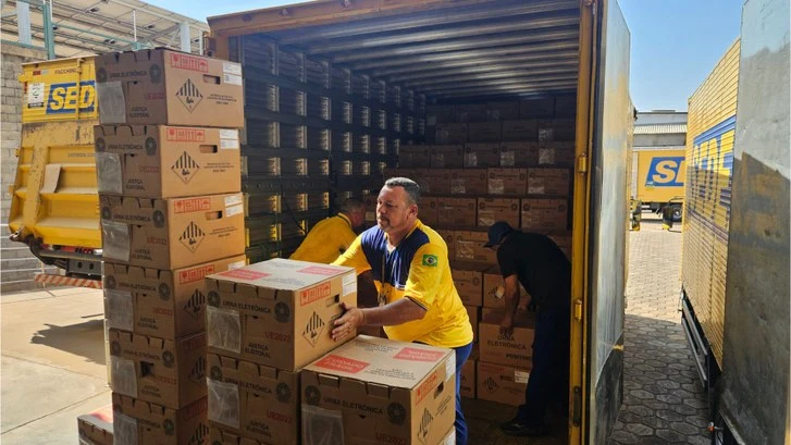 Com rastreamento em tempo real, TRE envia última remessa com 3,4 mil urnas para o interior de Mato Grosso