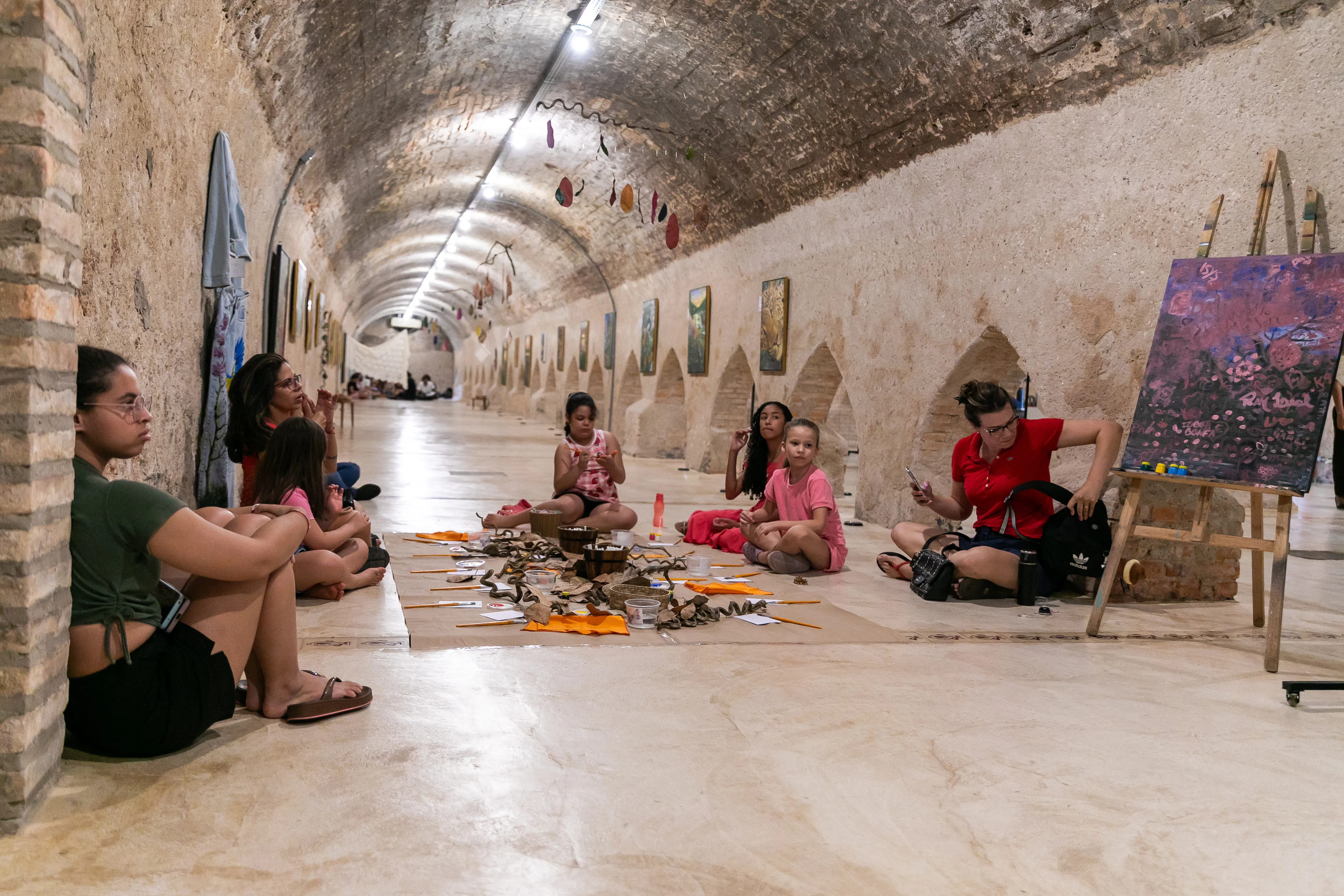Exposição sobre o Pantanal promove oficinas gratuitas de arte sustentável para crianças em Cuiabá