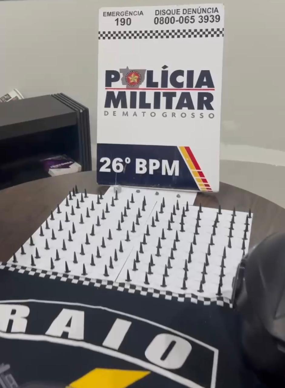 Polícia Militar apreende 131 pinos com substância semelhante à cocaína em kitnet abandonada em Nova Mutum