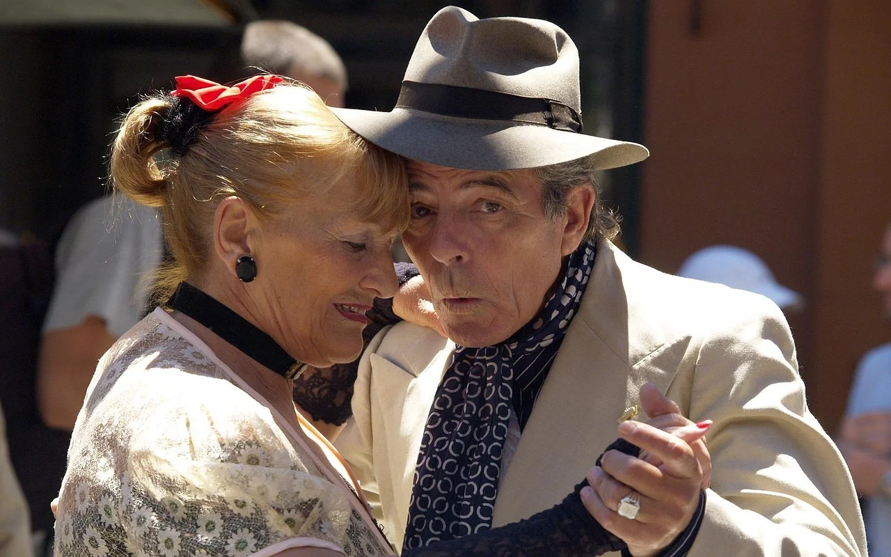 Casal dança