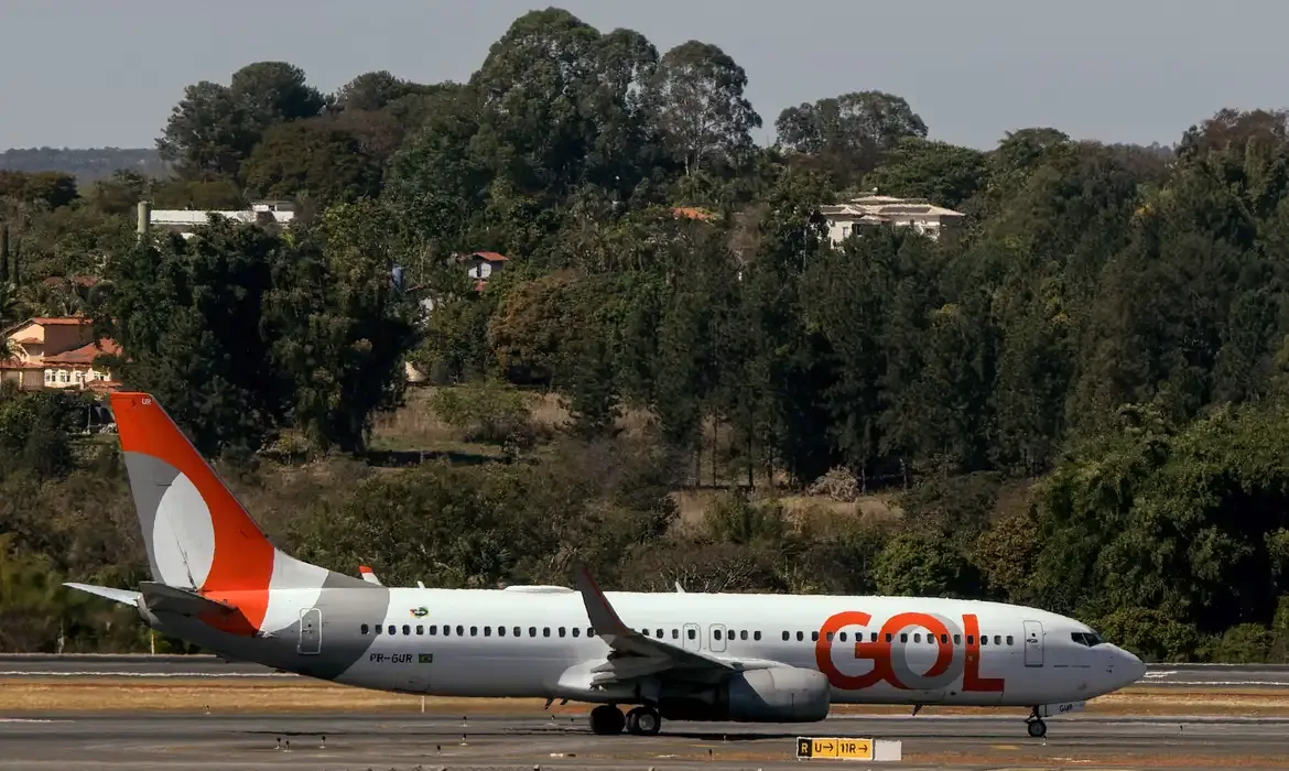 Avião da GOL faz pouso de emergência em Goiânia