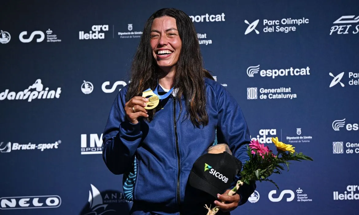 Ana Sátila conquista ouro na Copa do Mundo de canoagem
