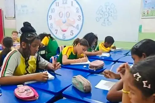 Oficina com materiais manipuláveis desenvolve raciocínio lógico e autonomia em estudantes de Várzea Grande