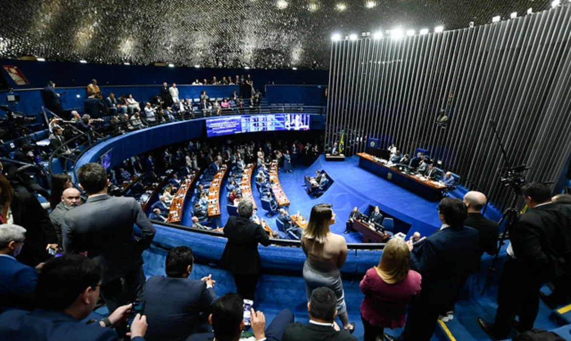 Senado vota PEC que prevê o fim da escala 6×1