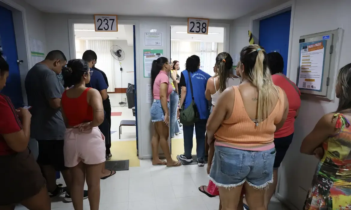 Maré mobiliza moradores após mudança nos locais de votação