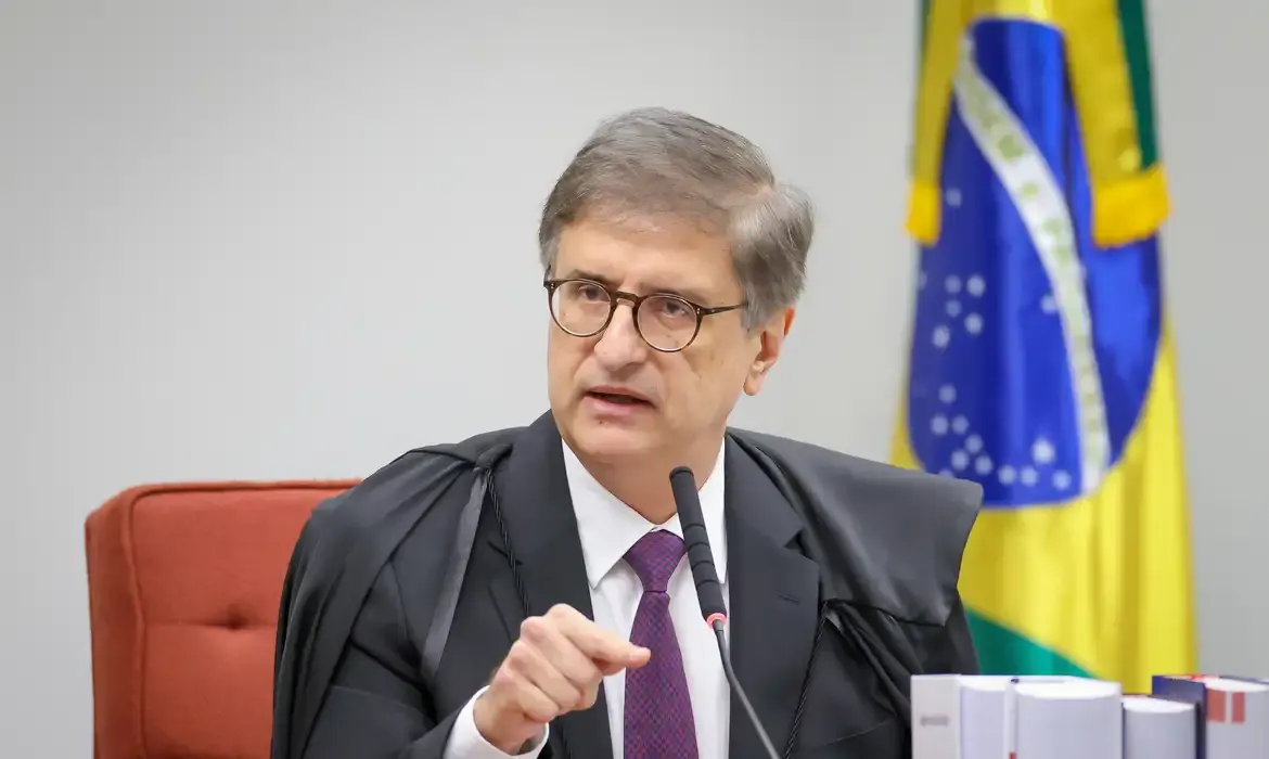 PGR descarta crime em pedido contra André Mendonça