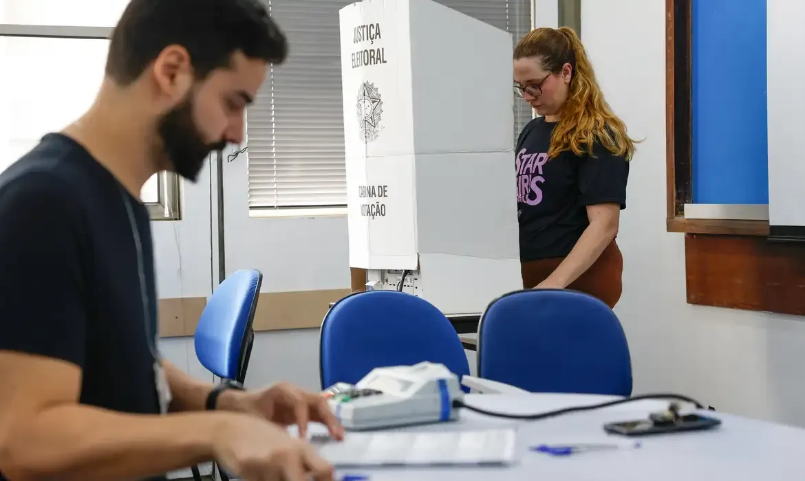 TRE-RJ muda local de votação para cinco seções no Rio