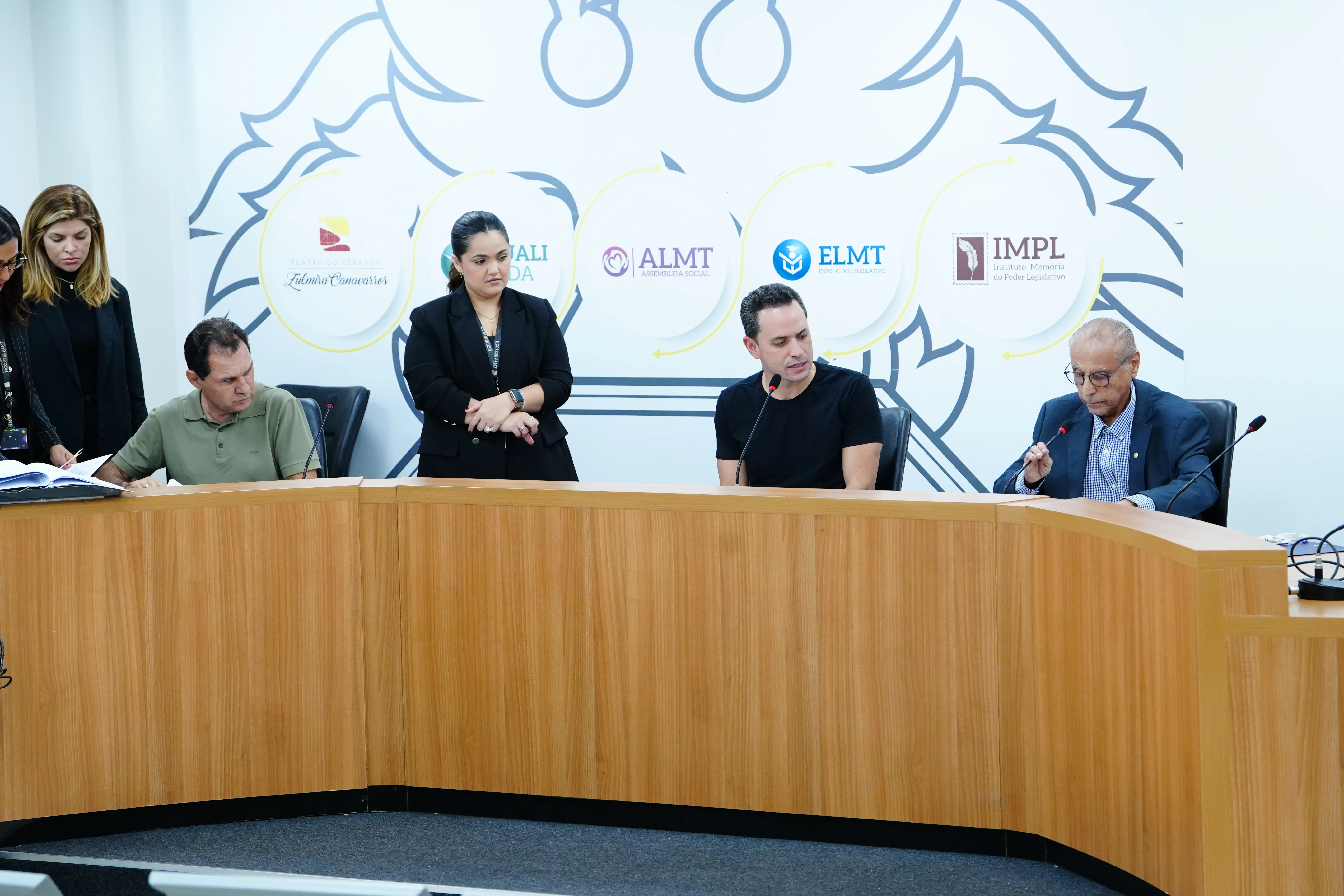 CCJR aprova parecer contra veto a projeto sobre dívidas de energia elétrica na ALMT