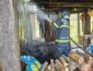 Corpo de Bombeiros combate incêndio em defumador de alimentos em Água Boa